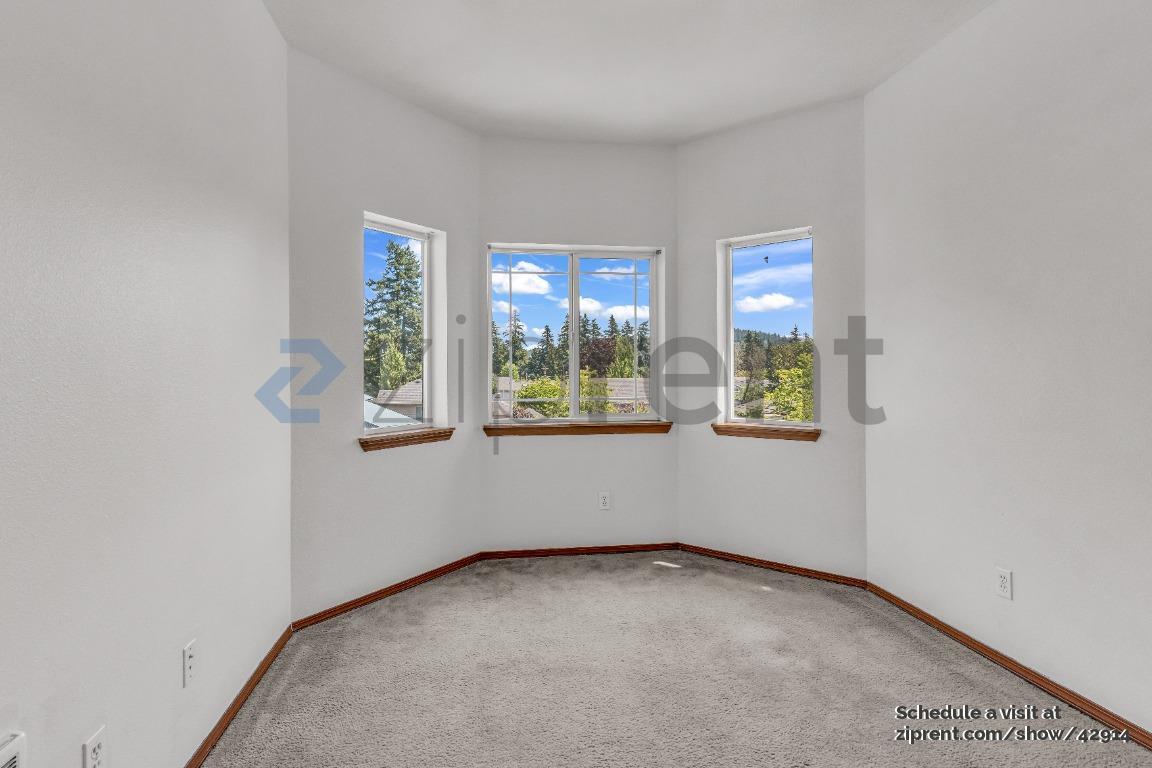 Building Photo - 12231 SE Bush St