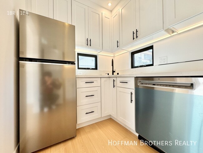 Building Photo - 2818 1/2 S Sycamore Ave-