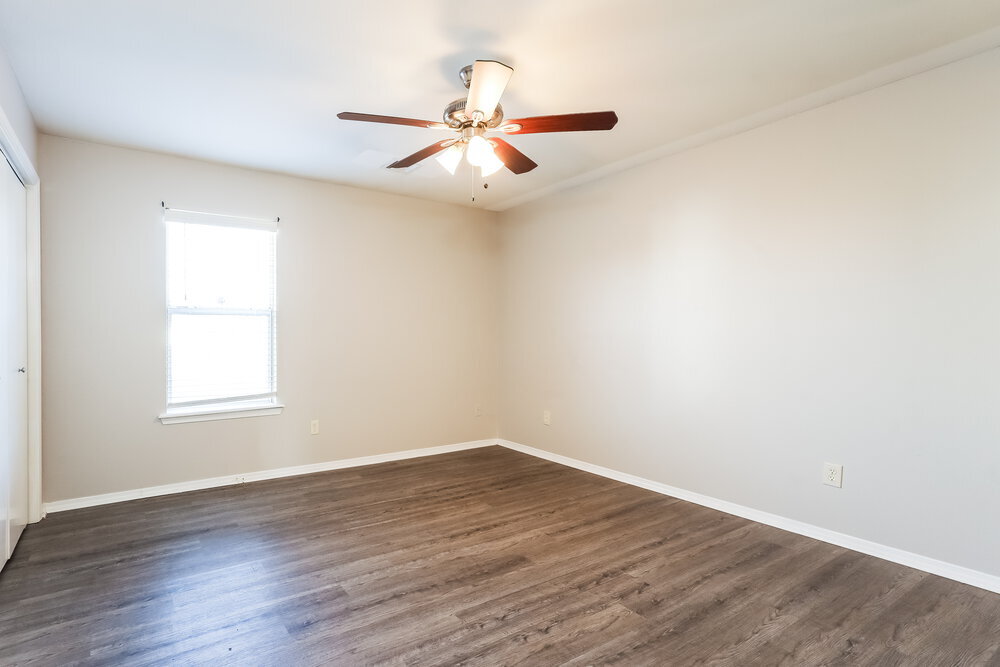 Building Photo - 1933 Creekridge Dr