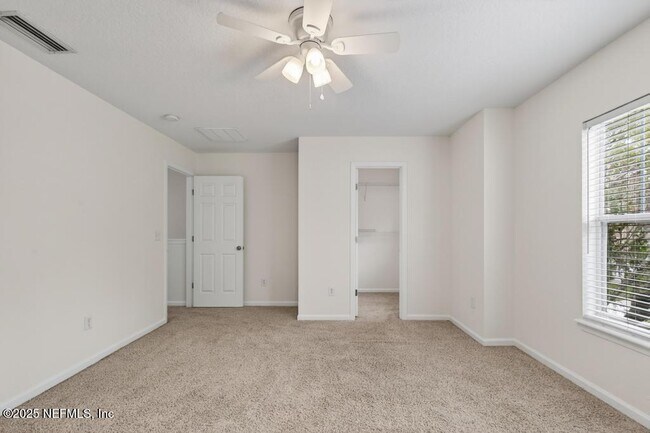 Building Photo - 411 Walnut Dr