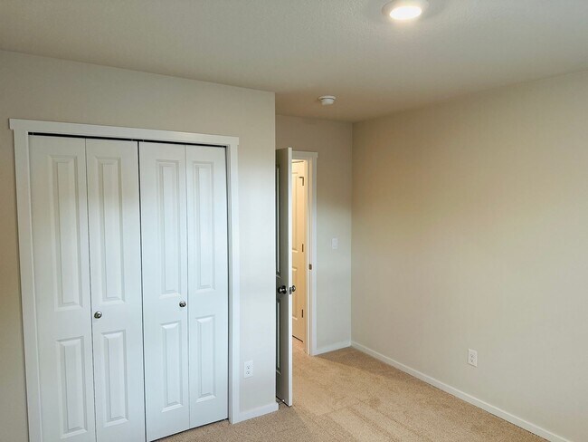 Building Photo - Beautiful Brand New 5 Bedroom Home!