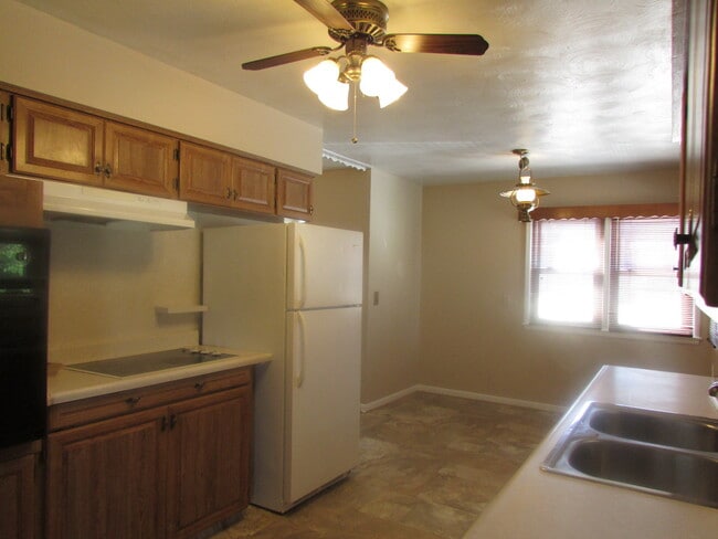 Building Photo - 3 BED | 2 BATH | CARPORT | WEST RAPID
