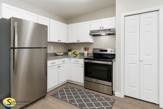 Building Photo - 14 Pine Trce