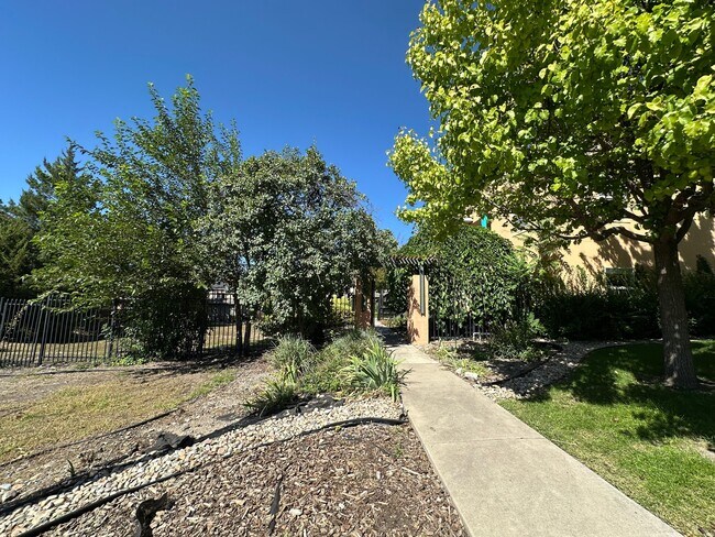 Building Photo - 228 W 600 N