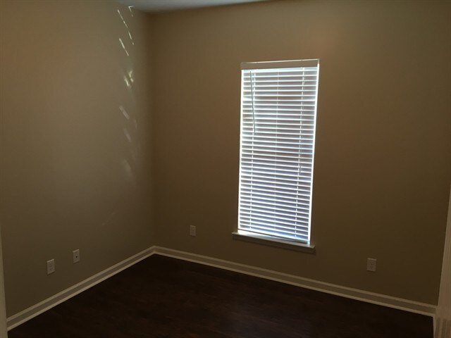 Building Photo - 103 Cumberland Way