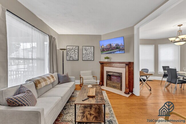 Building Photo - Furnished 3-Bedroom Lower Apartment on Delaware Ave