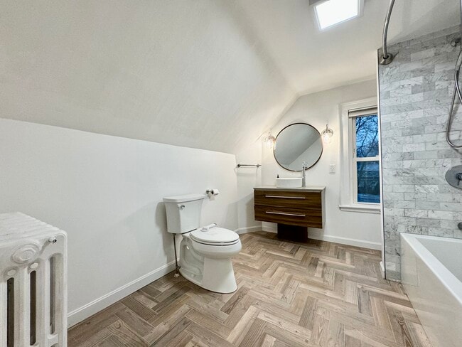 Building Photo - 102 Pine St