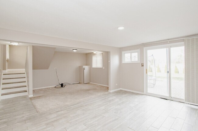 Building Photo - 720 Durham Ln