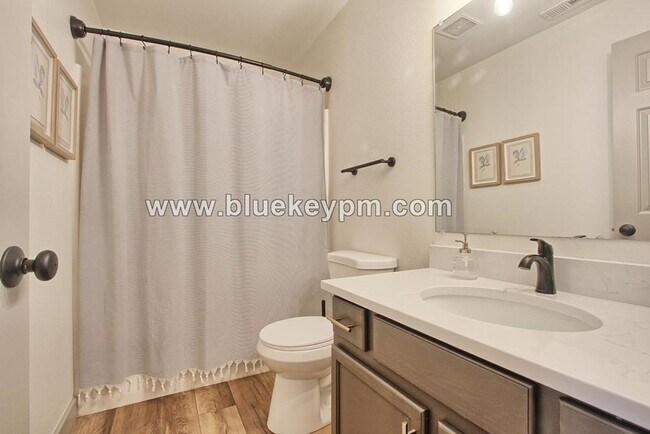 Building Photo - 3 Bed, 2.5 Bath Home Located Near Legacy S...