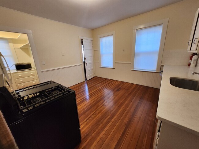 Building Photo - 19 Granville Rd