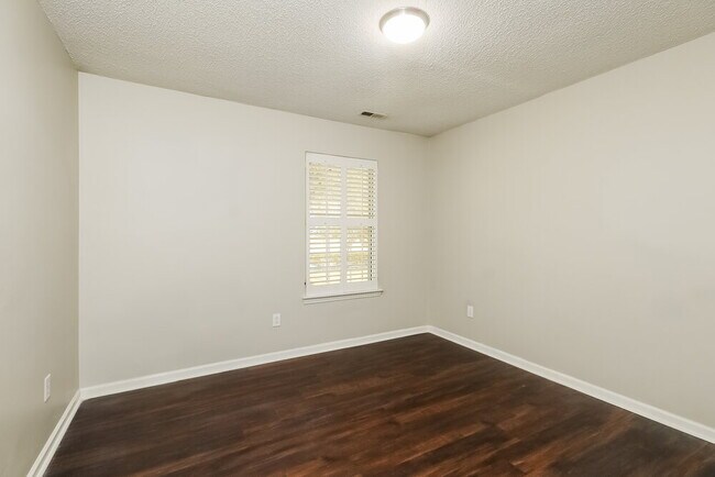 Building Photo - 1506 Newfound Hollow Dr