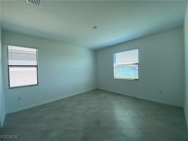 Building Photo - 14857 Portico Blvd