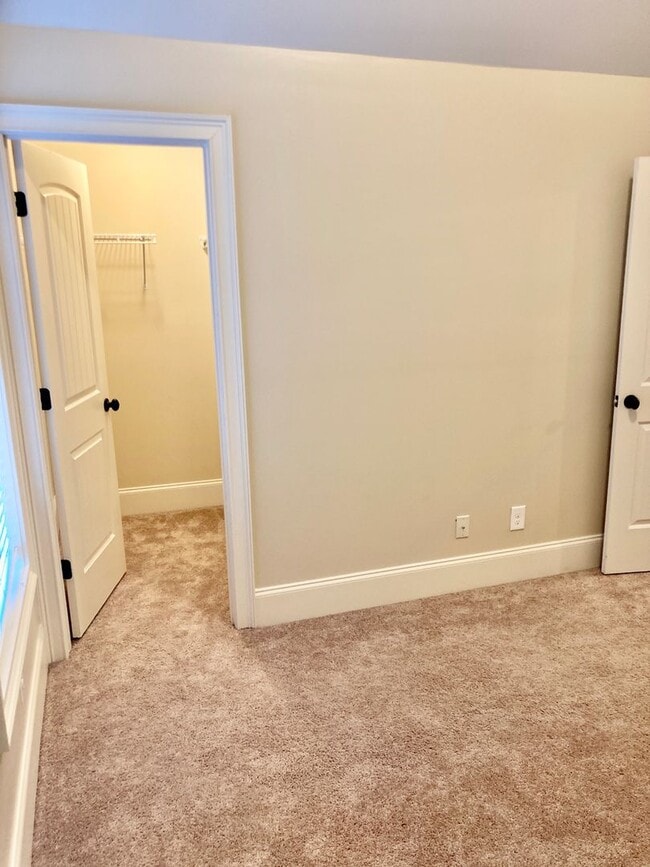 Building Photo - 8758 Crenshaw Dr