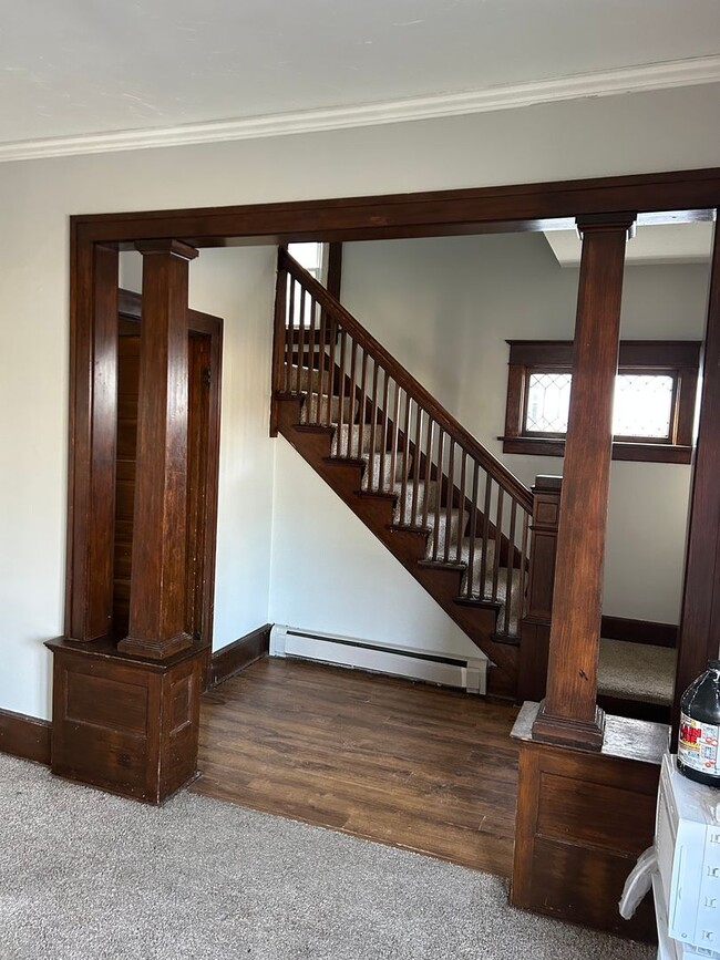 Building Photo - House for Rent