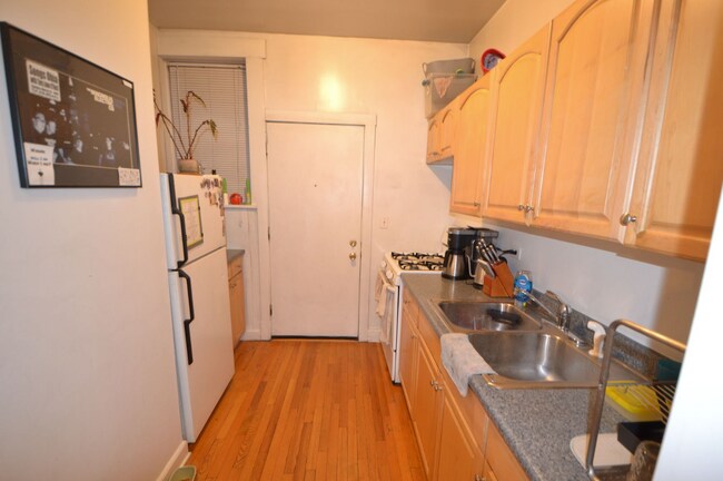 Building Photo - 4408 N Winchester Ave