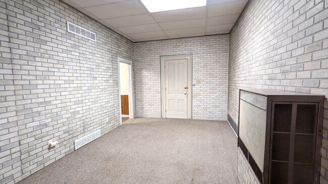 Building Photo - 121 W Colby St