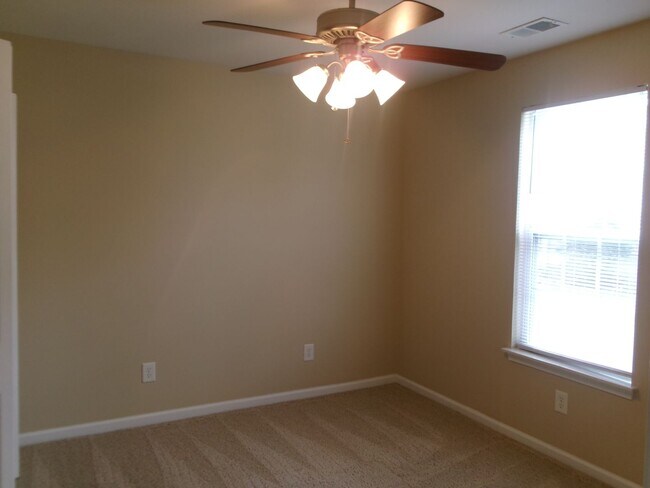 Building Photo - 4 bedroom, 3 bath home in Surfside Beach Club