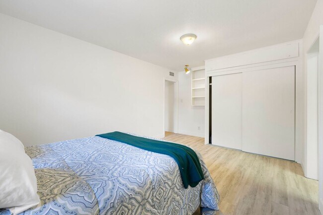 Building Photo - Reburbished 3bd/2ba, 2,275 sq ft home in Coconino Estates close to Hospital, park, downtown Flags...