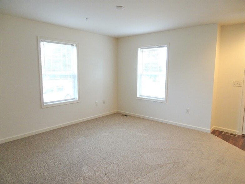 Building Photo - 245 Clay School Rd