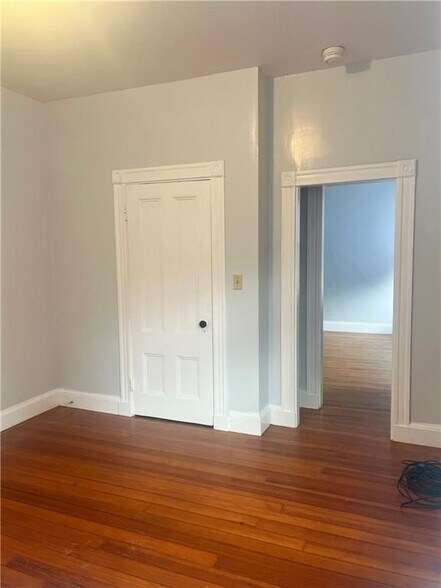 Building Photo - 9 Sherman St