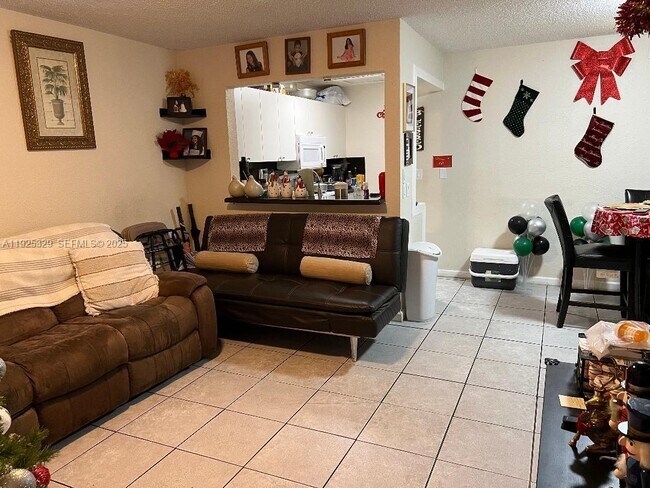 Building Photo - 2735 W 66th St