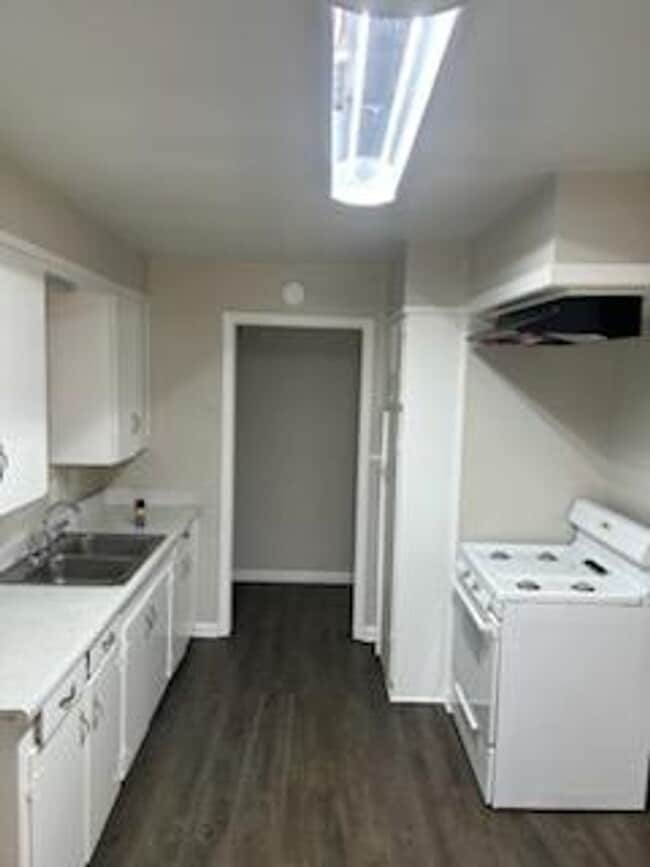 Building Photo - 3 bedroom 1 bathroom