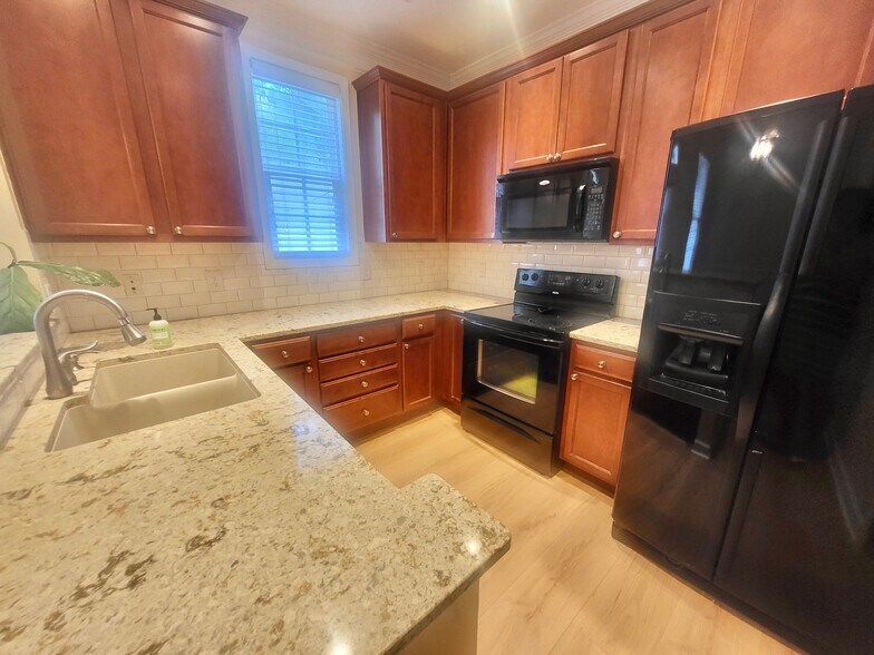 Building Photo - 9817 Longstone Ln