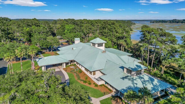 Building Photo - Enjoy Lowcountry living in this beautifully updated 3-Bed, 2-Bath home in Moss Creek!