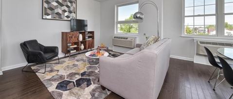 Building Photo - 304 Broadway-