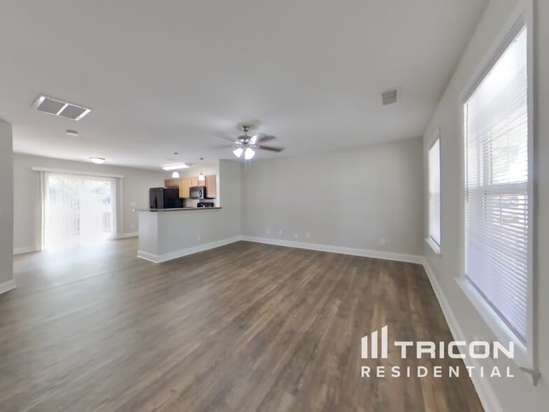 Building Photo - 2433 Terra Dr