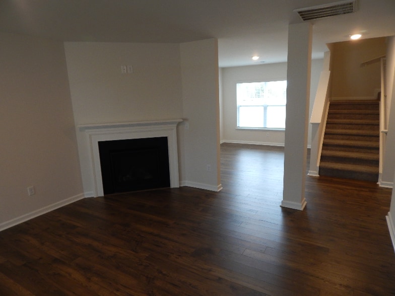 Building Photo - 736 Wolverine Ln