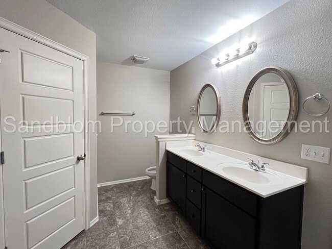 Building Photo - FOR LEASE | Jenks | $1645 Rent | Available...