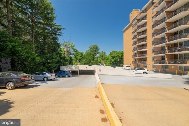 Building Photo - 2030 N Adams St