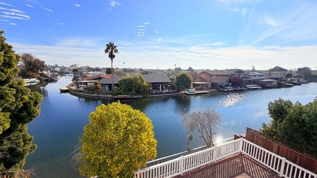 Building Photo - 738 Palmera Ct