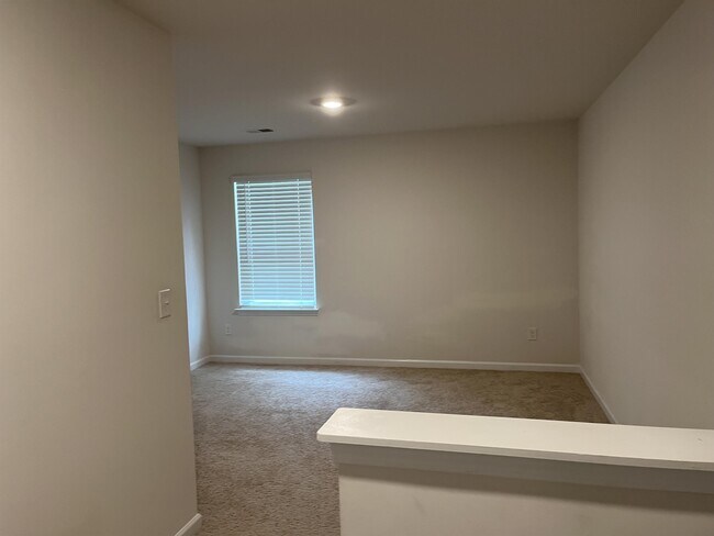 Building Photo - 118 Marathon Ln