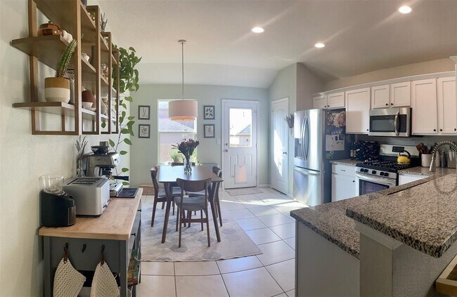 Building Photo - 2025 Langdale Ln