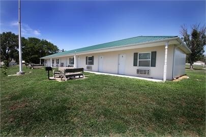 Building Photo - 103 8th St