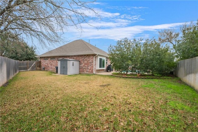 Building Photo - IMMEDIATE MOVE IN! Gorgeous 4 bedroom 3 ba...