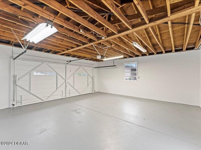 Building Photo - 879 Ponderosa Dr