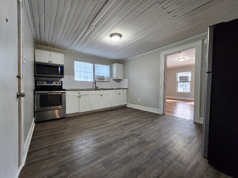 Building Photo - 237 Poole St