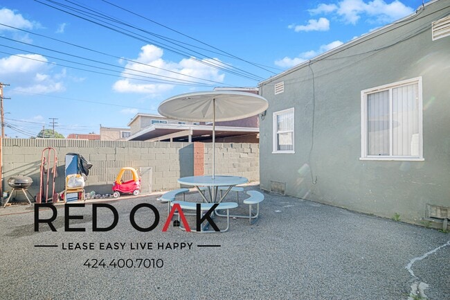 Building Photo - 12145 Pine St