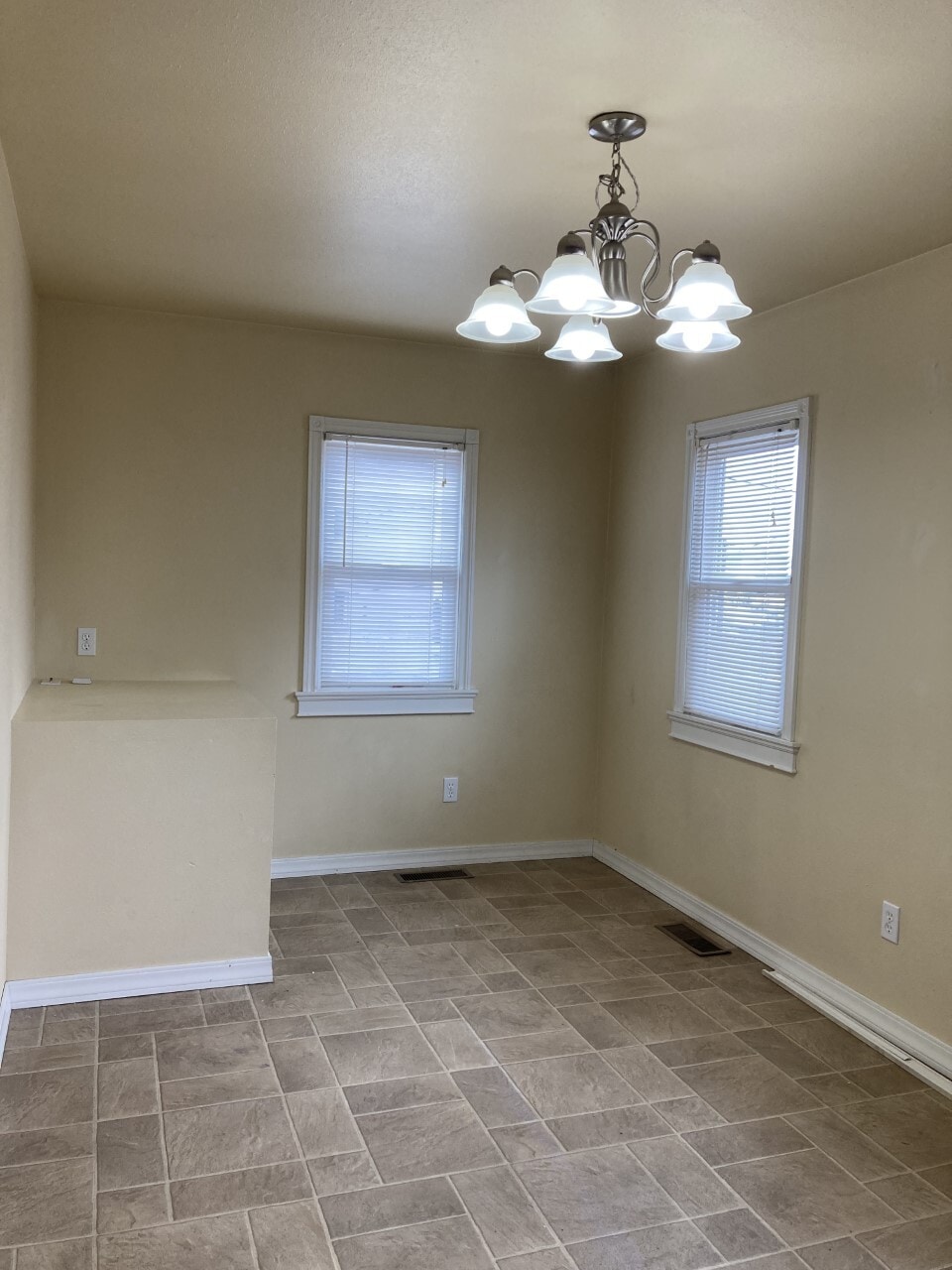 Dining area - 217 N Jackson