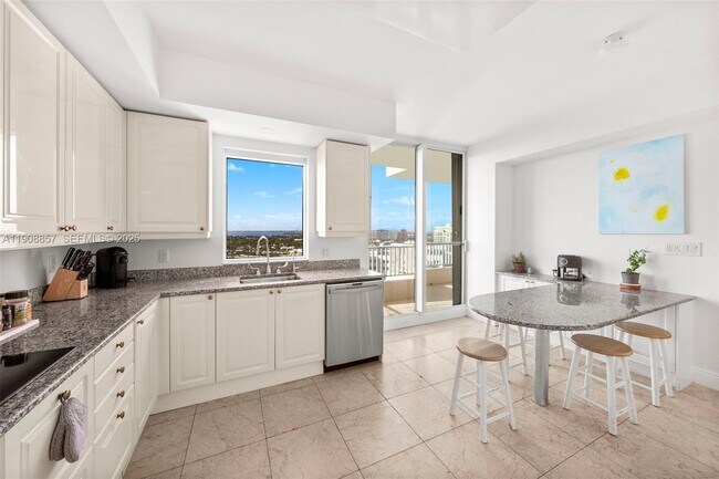 Building Photo - 781 Crandon Blvd