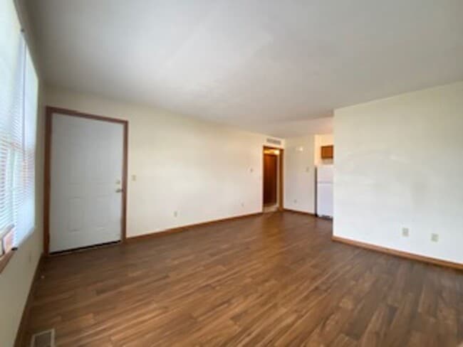 Building Photo - 204 Stonewall Ct