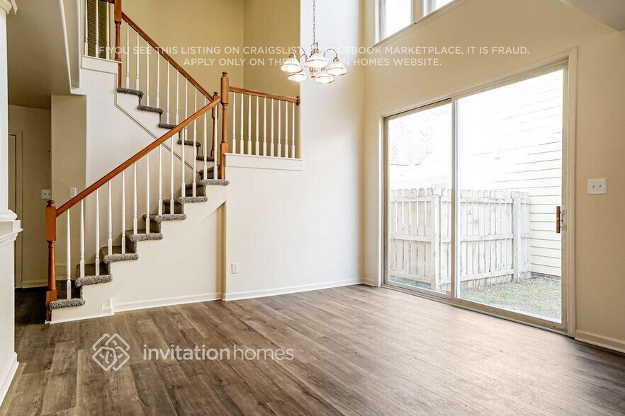 Building Photo - 10400 Neland St
