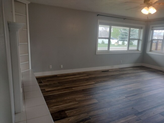 Building Photo - D323AB
