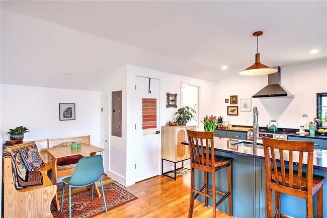 Building Photo - 37 Ring St