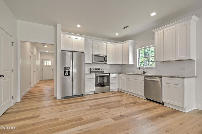 Building Photo - 703 Swadley Rd