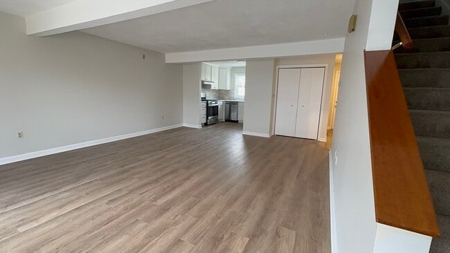 Building Photo - 168 Pine St