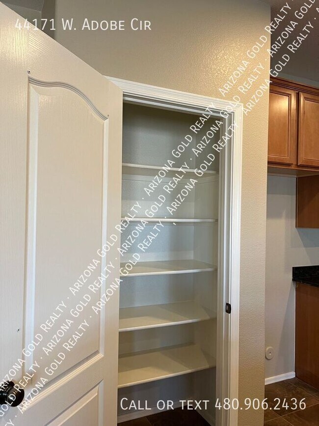 Building Photo - 44171 Adobe Cir